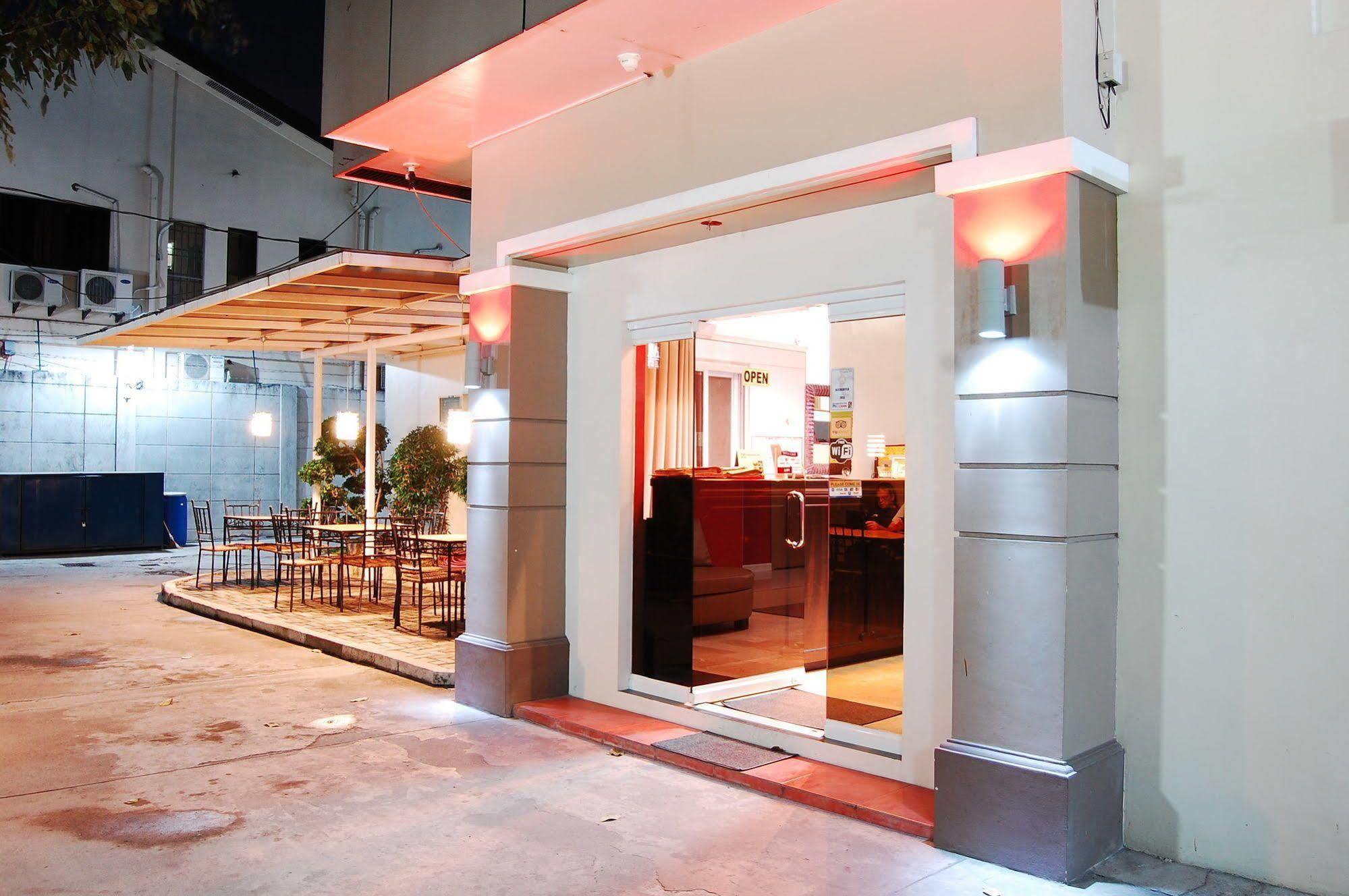 Rumi Apartelle Hotel Ángeles Extérieur photo