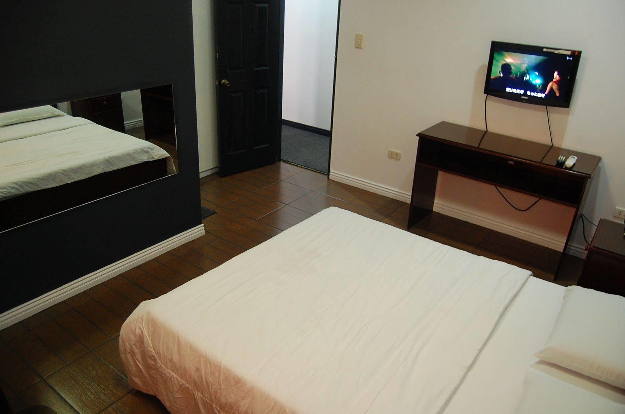 Rumi Apartelle Hotel Ángeles Extérieur photo
