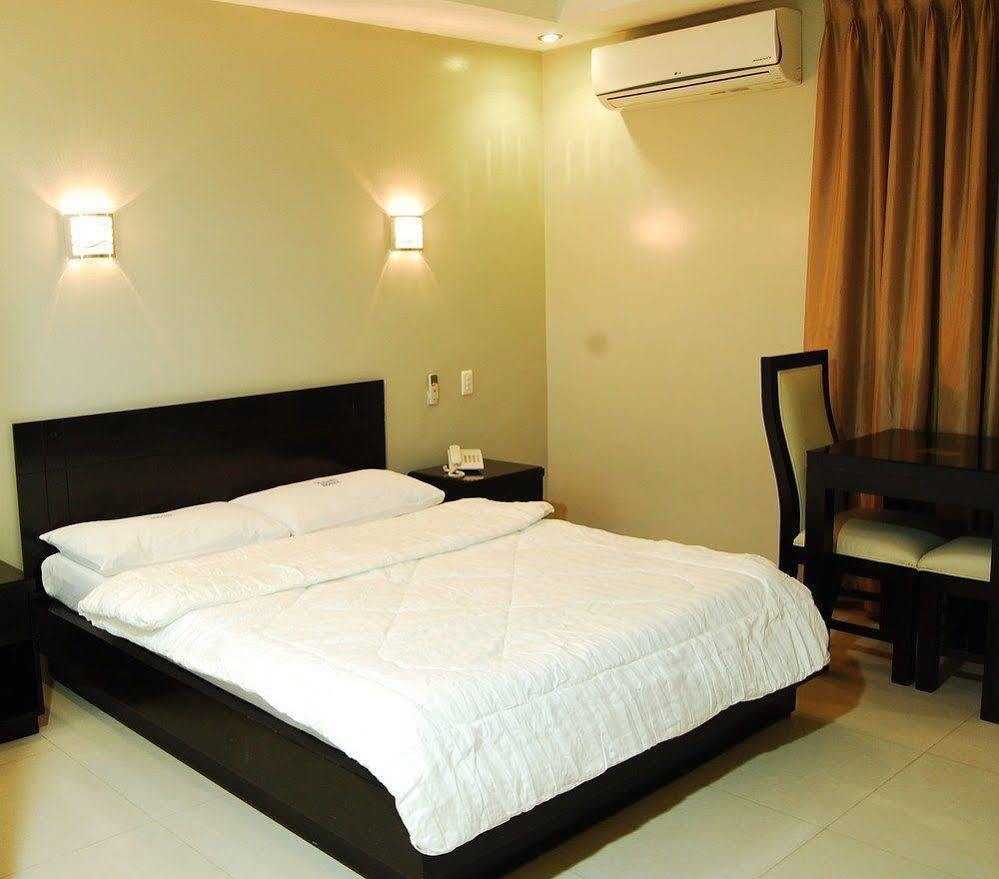 Rumi Apartelle Hotel Ángeles Extérieur photo